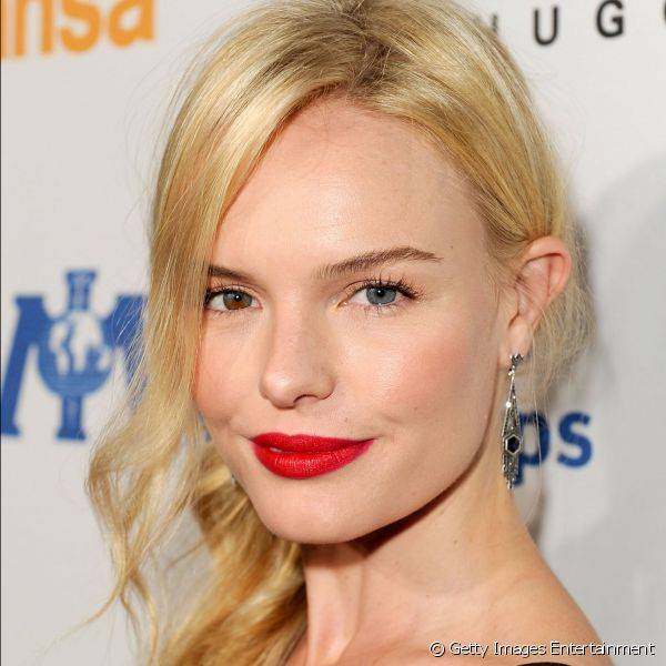 O batom vermelho intenso, como o escolhido para inauguração em Los Angeles em 2010, é perfeito para mulheres com a pele clara como a de Kate Bosworth